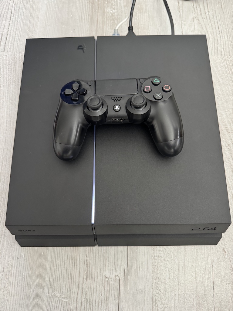 Sony Playstation 4 (PS4), 500GB SSD disk