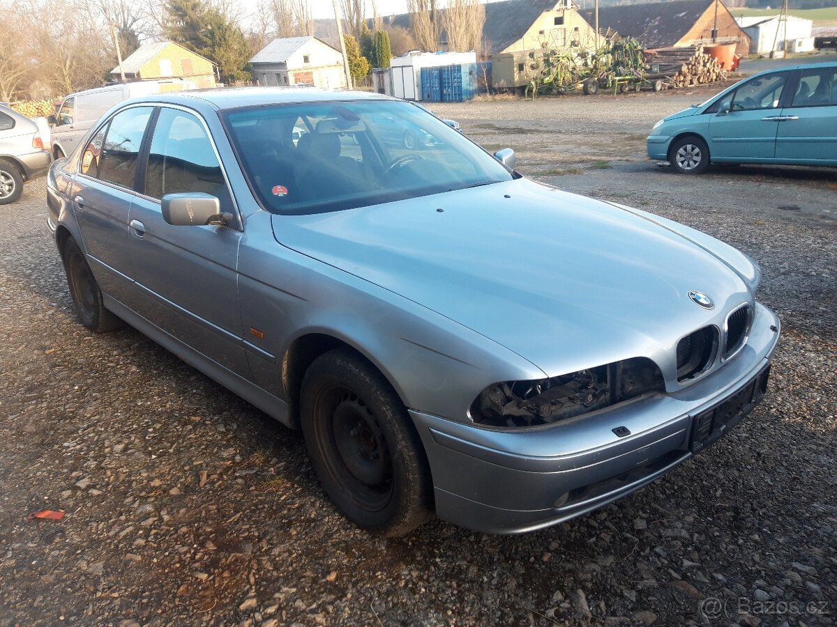 BMW E39 sedan facelift