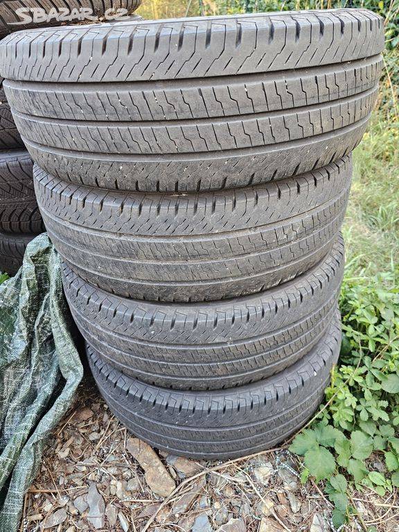 Letní pneu 205/65 R16C Continental.