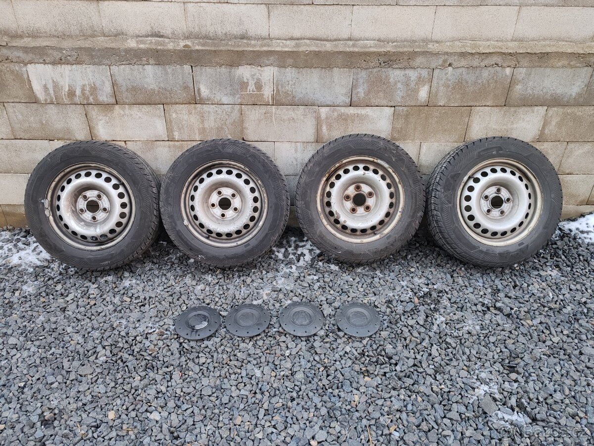 Plechová kola Rozteč 5x120 Zimní pneu 205/65/ R16 C