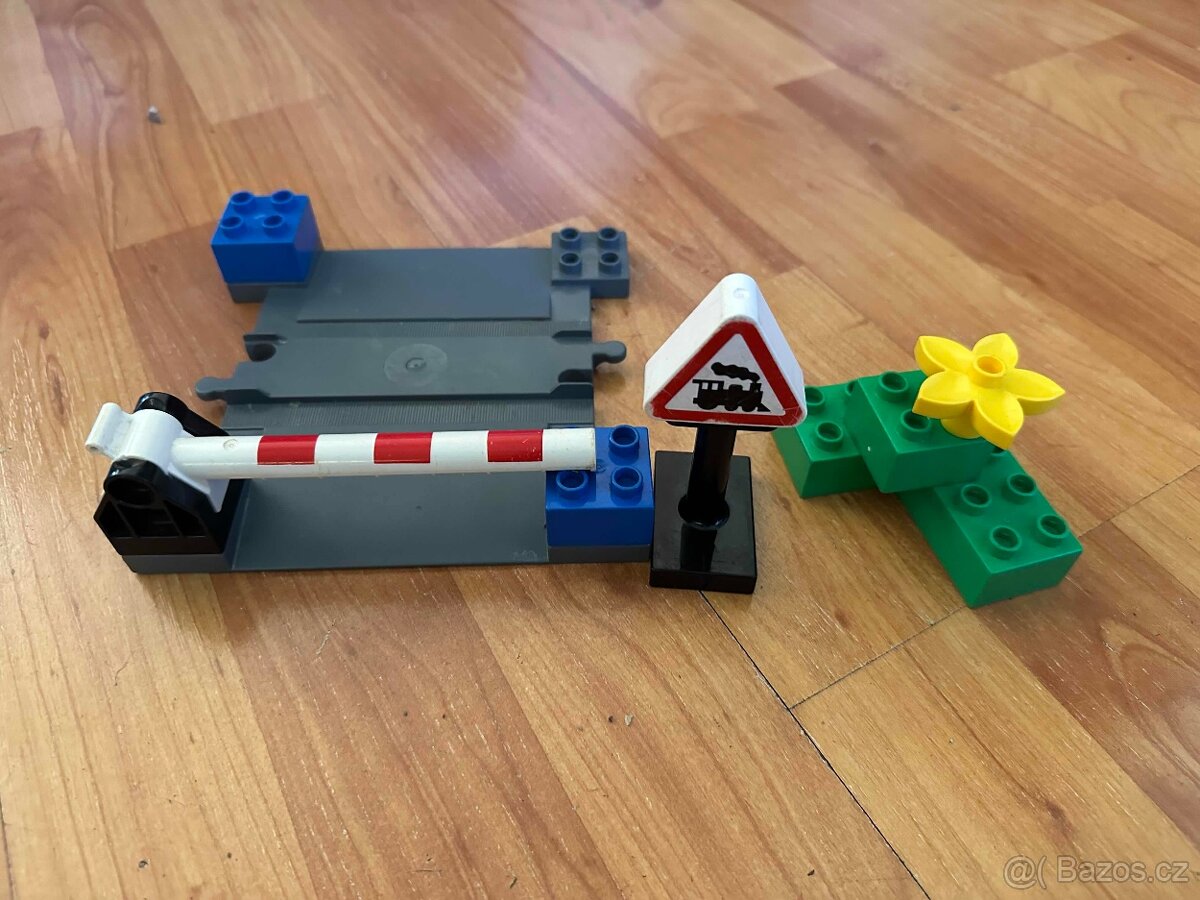 LEGO Duplo Železniční přejezd se závorou