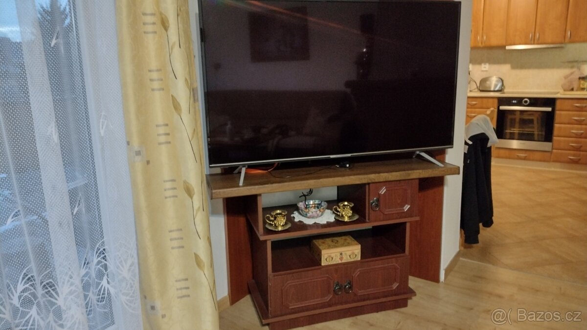 TV STOLEK