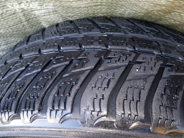 PRODÁM ZIMNÍ PNEU NA DOJETÍ NOKIAN 225/60R17 SUV