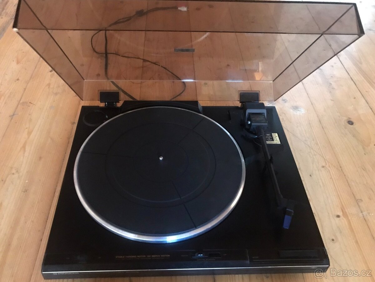 GRAMOFON PIONEER PL-777z ,POLOAUTOMAT ,PĚKNÝ STAV