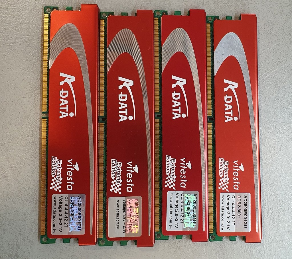 4x 1GB AData Vitesta DDR2 1066 CL5 (anebo 800 CL4)