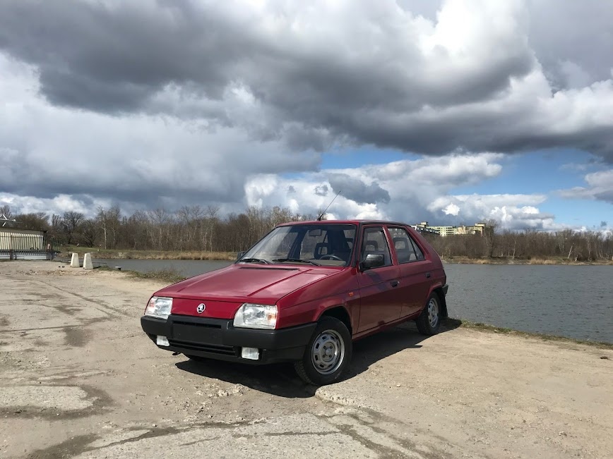 Škoda Favorit 135 L, r. v. 1991, Apollo barva