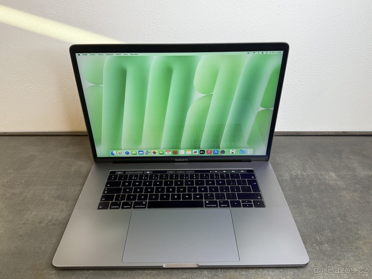 Macbook Pro 15" 2019 / I9 / 16GB / 512GB / Space gray