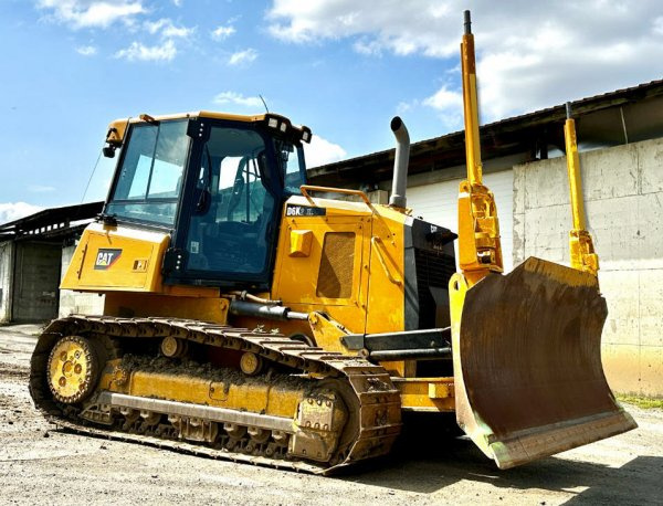 14t buldozer CAT D6K +nivelace 2D