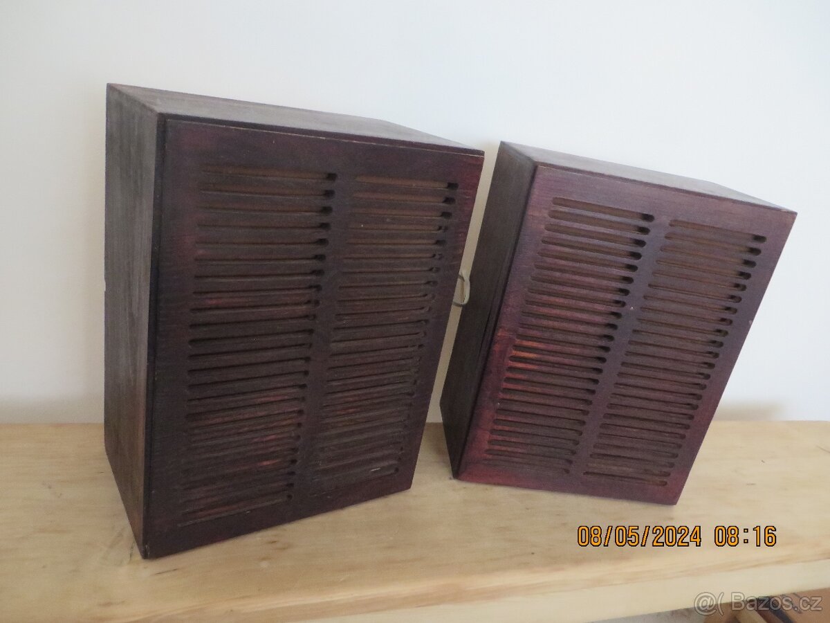 Tesla reproduktory (r.1965) - kryty z dřeva