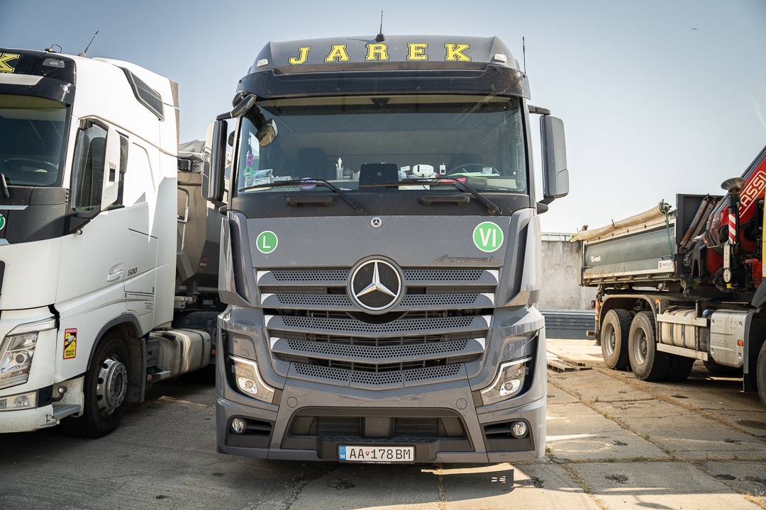 Predám Mercedes-Benz Actros L 1848 Mega+Náves Schmitz Varios