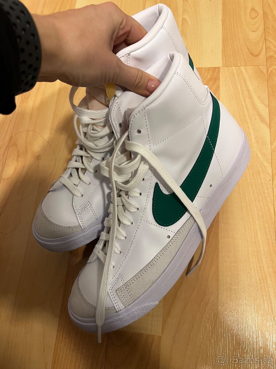 Dámské tenisky Nike Blazer Mid 77