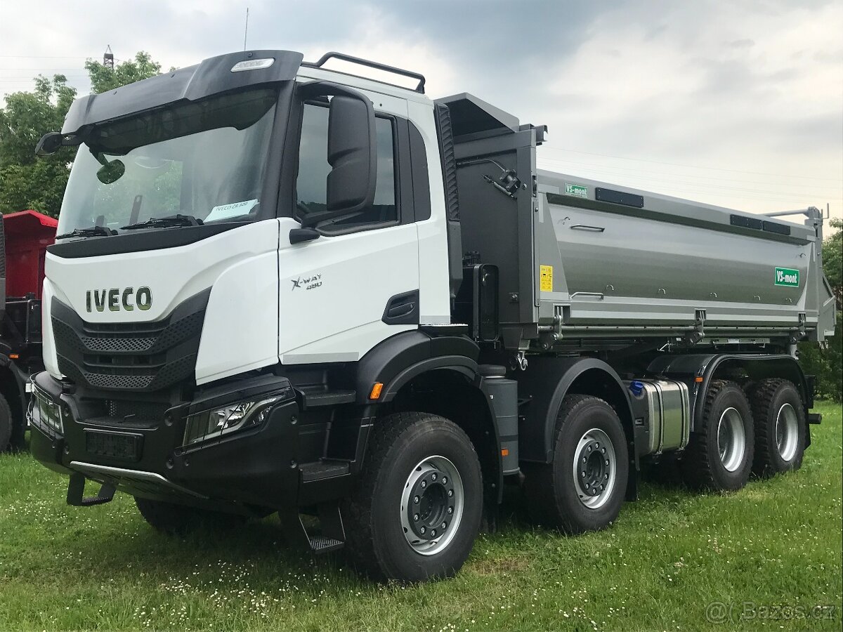 IVECO X-WAY 360X48Z HR OFF 8x4 třístranný sklápěč S3