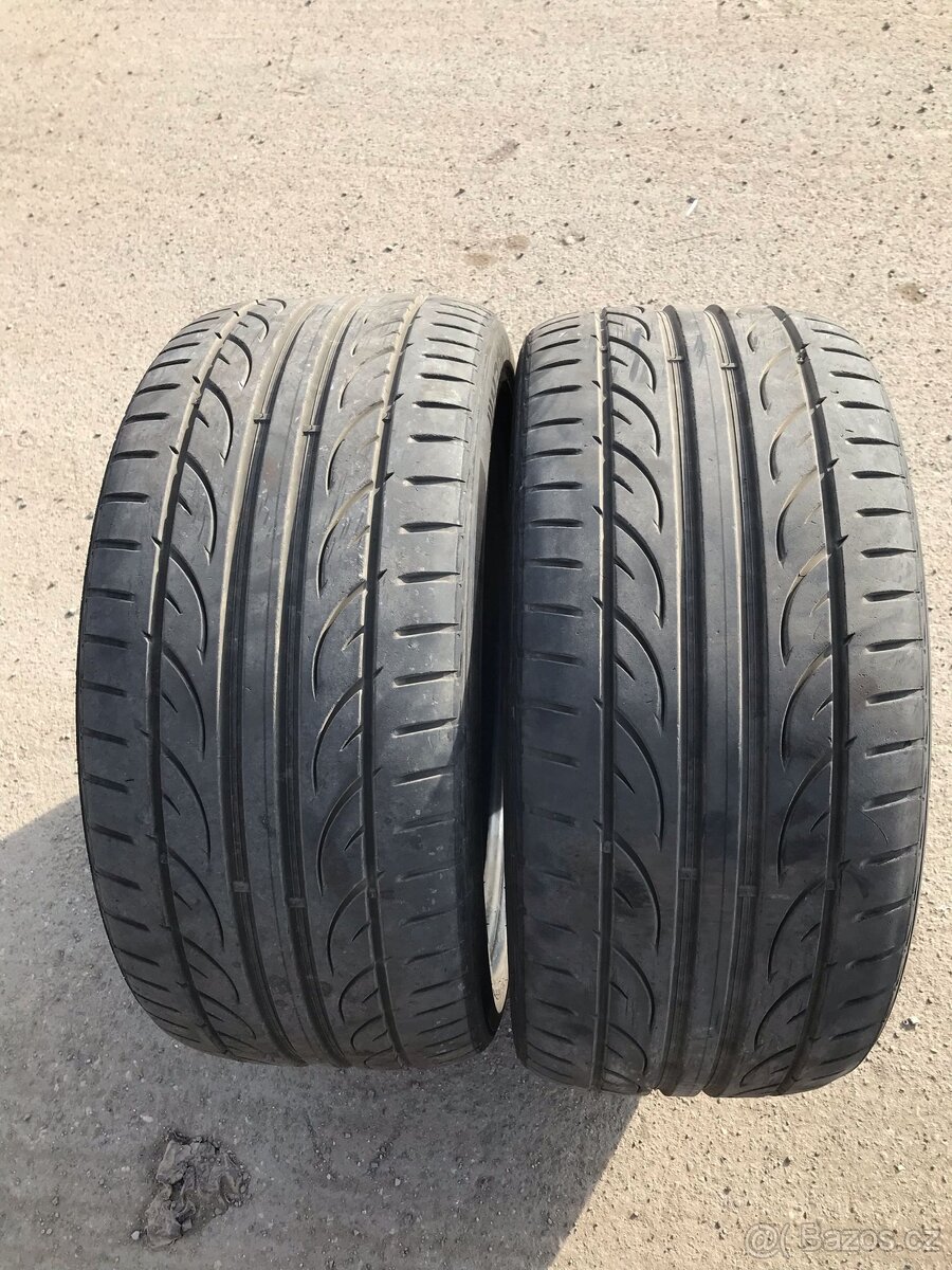 Letní pneu Hankook  245/40   R18