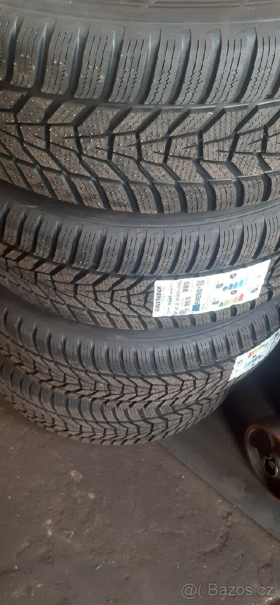 Zimní pneu Hankook 235.60 r18 107H xl - sada 4ks