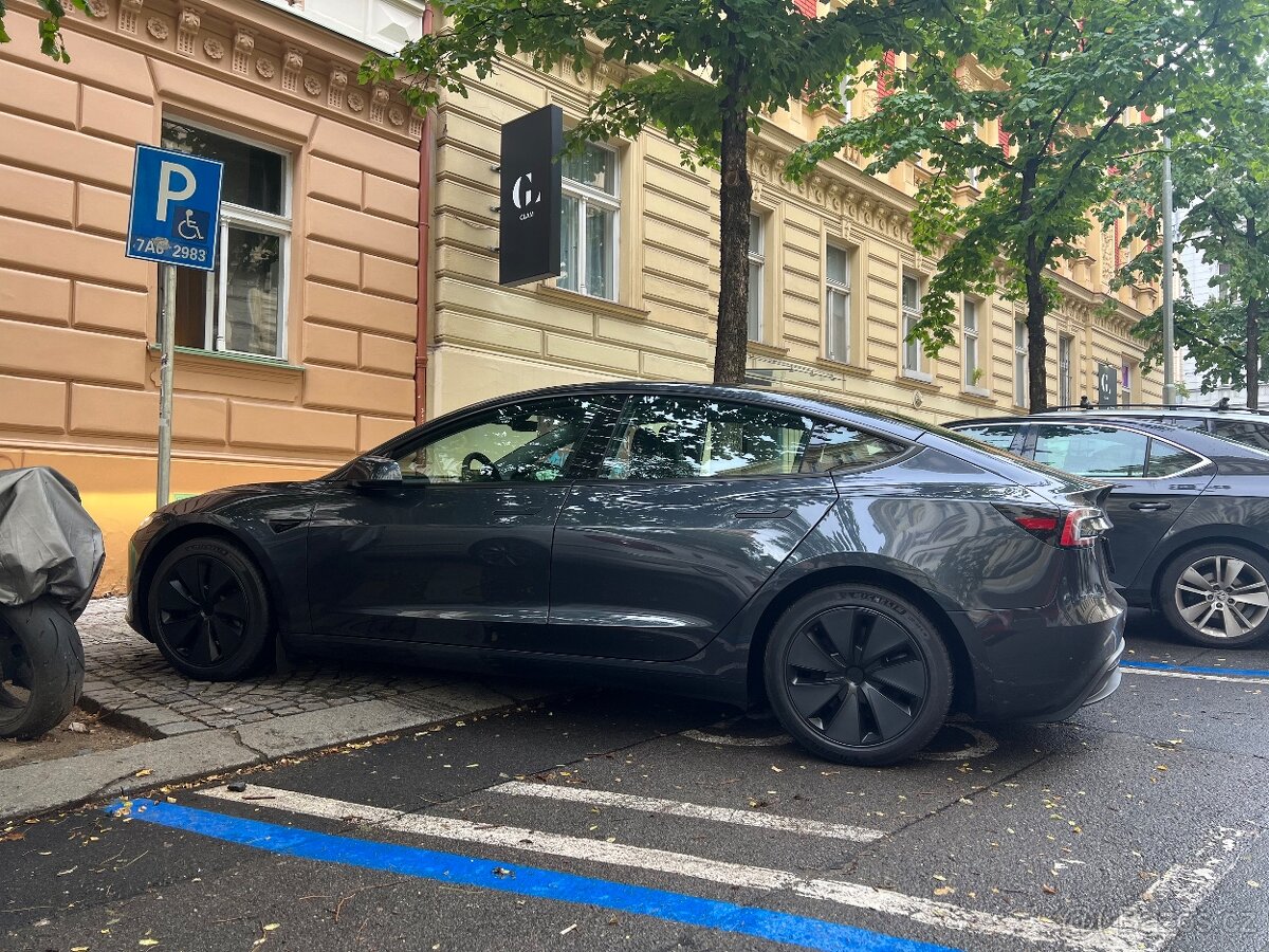 4x nová kompletní originál kola TESLA Model 3, highland 2024