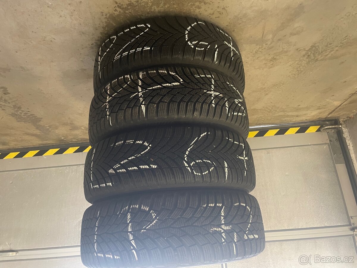 Zimní pneu 205/55 r16