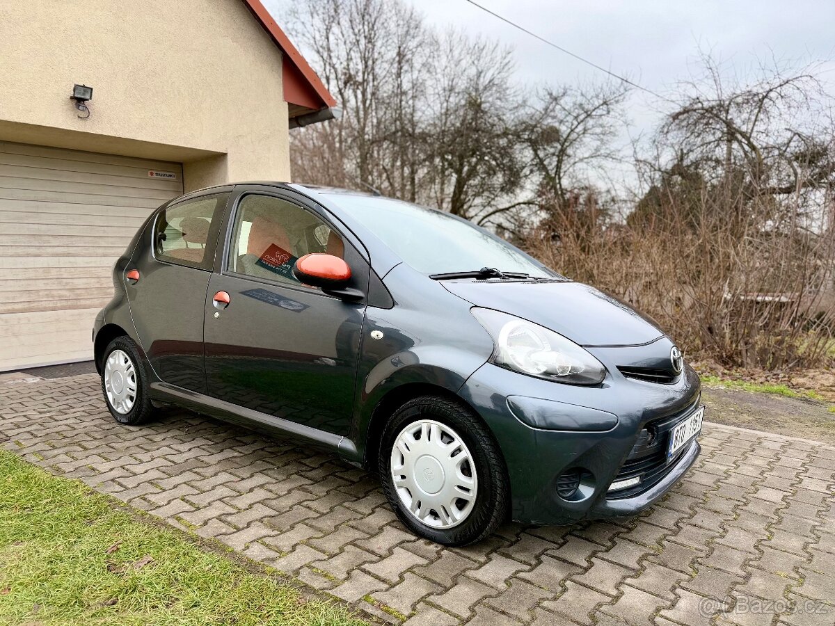 Toyota Aygo 1.0i 50kW, ČR 10/2012, Klima, 85tkm.