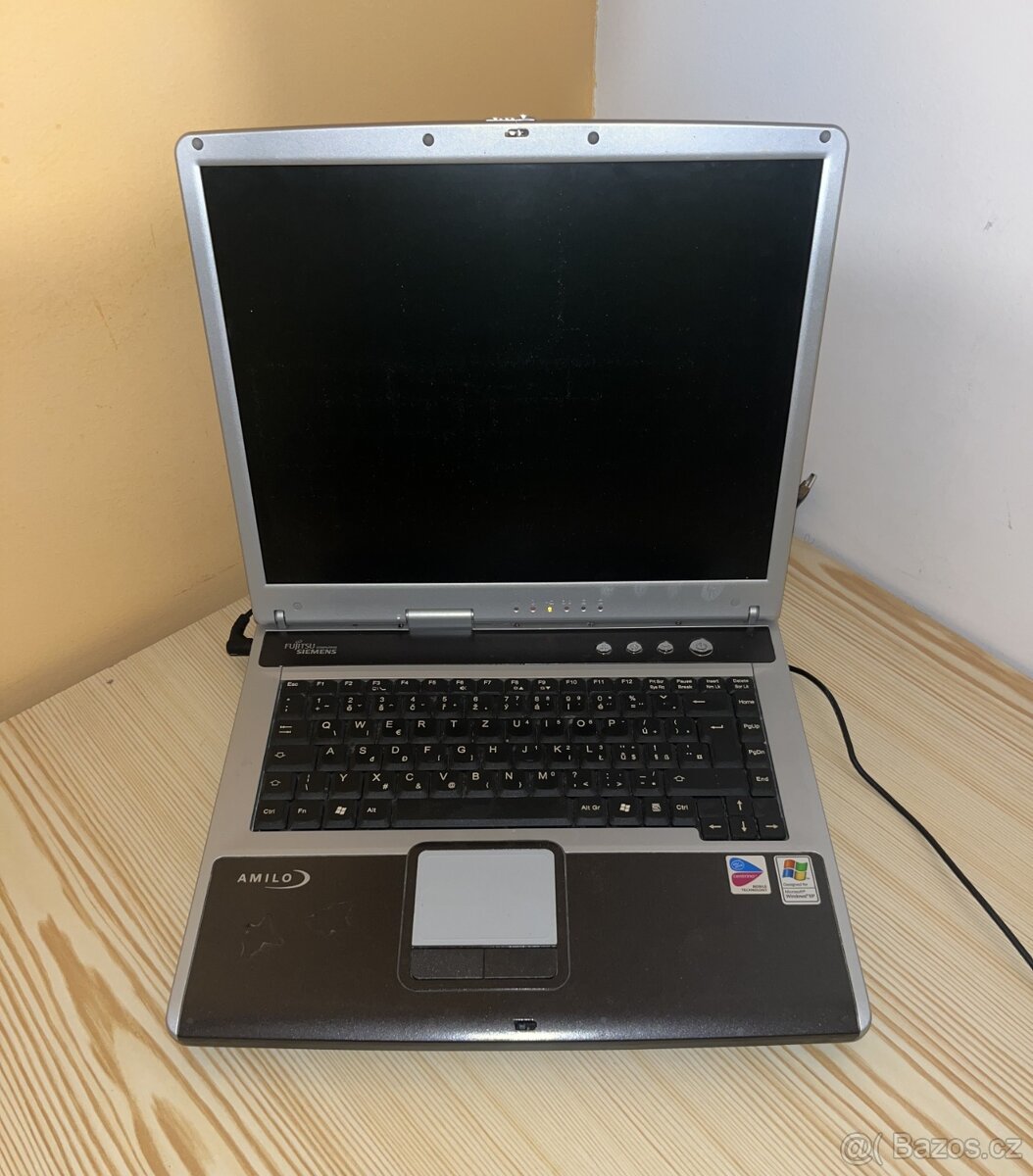 Fujitsu AMILO M7440