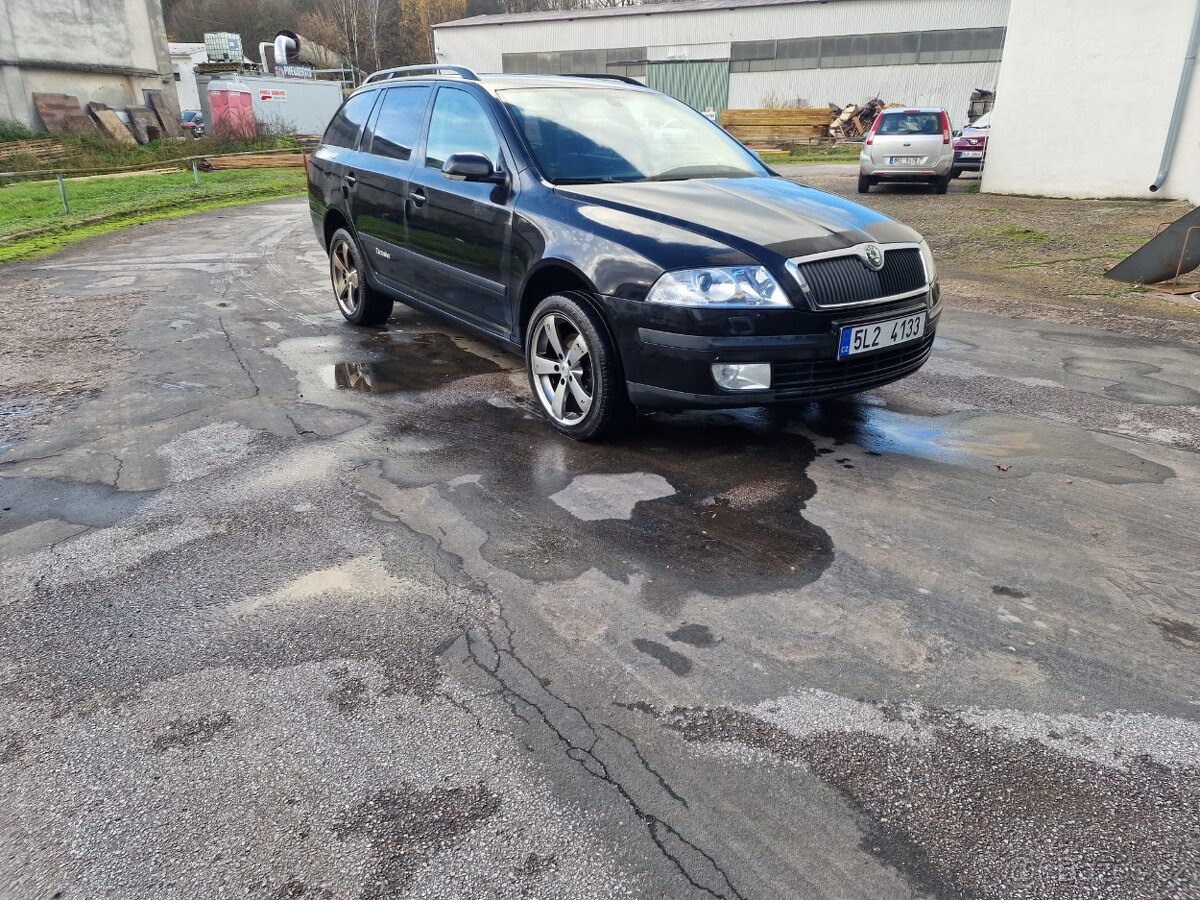 Škoda Octavia II 4X4,  koupeno nové v CR, servisni knizk,s b