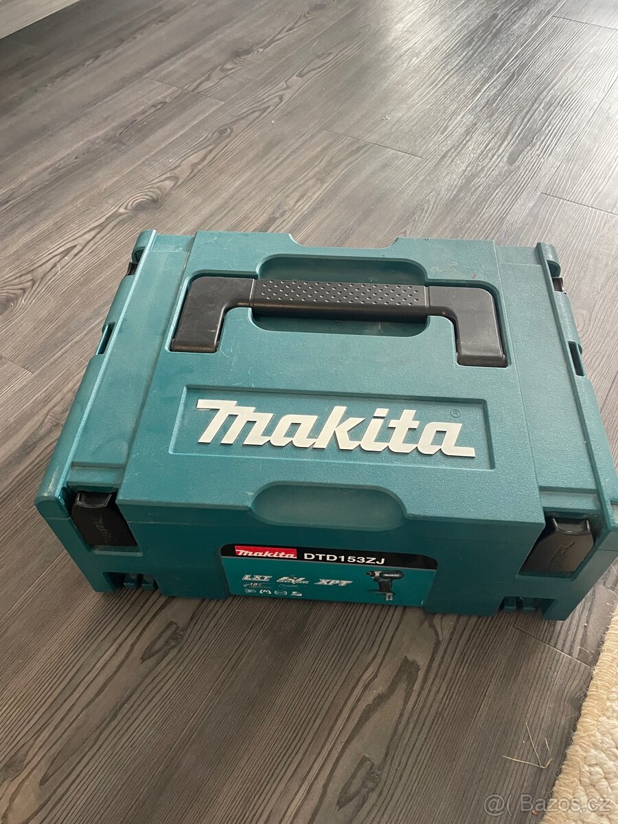 Makita rázový utahovák DTD153ZJ