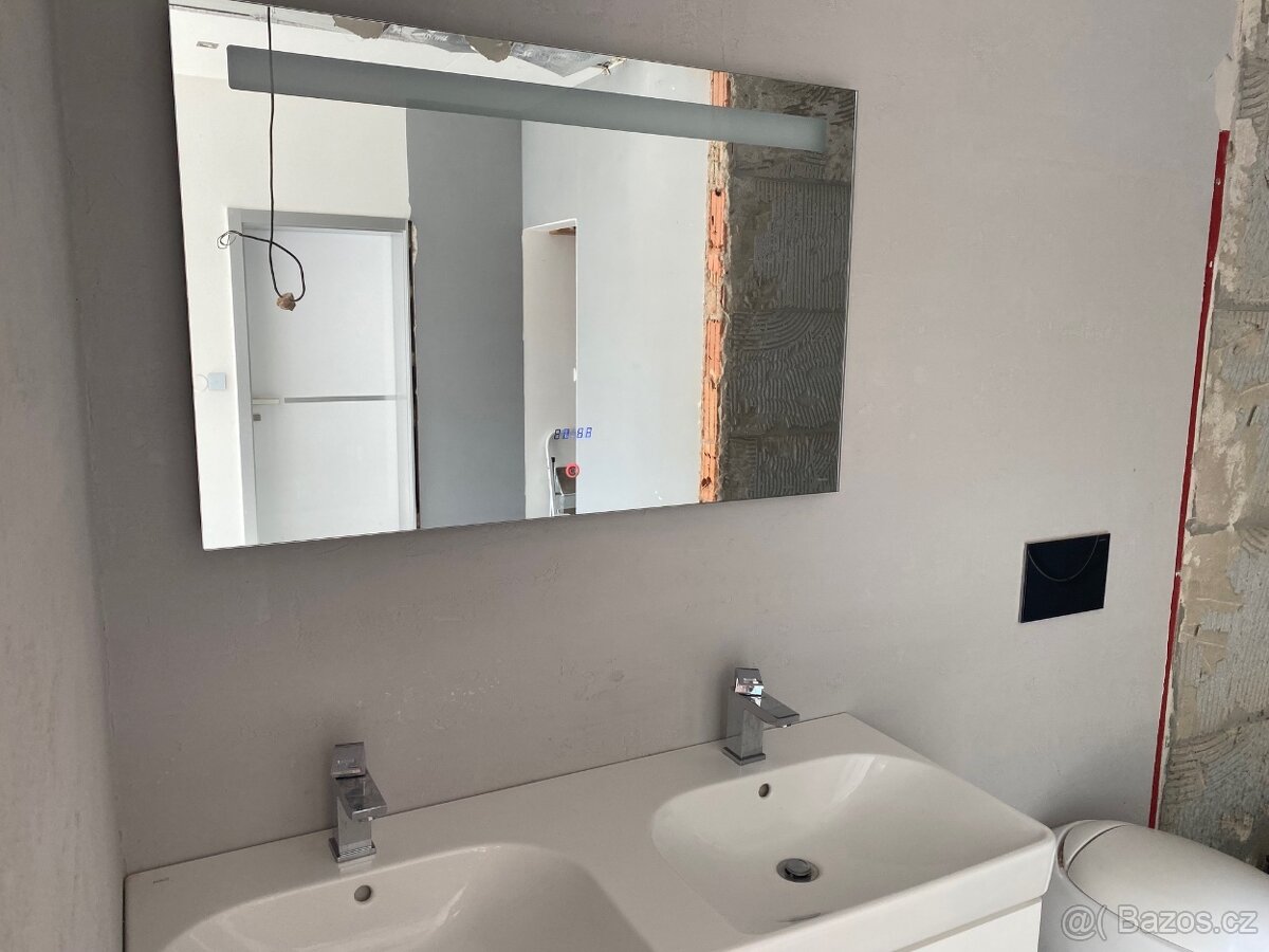Designové dvoj umyvadlo + zrcadlo s podsvícením
