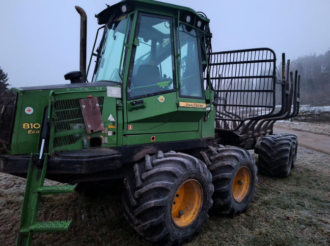 Vyvážecí souprava JOHN DEERE 810D Eco III