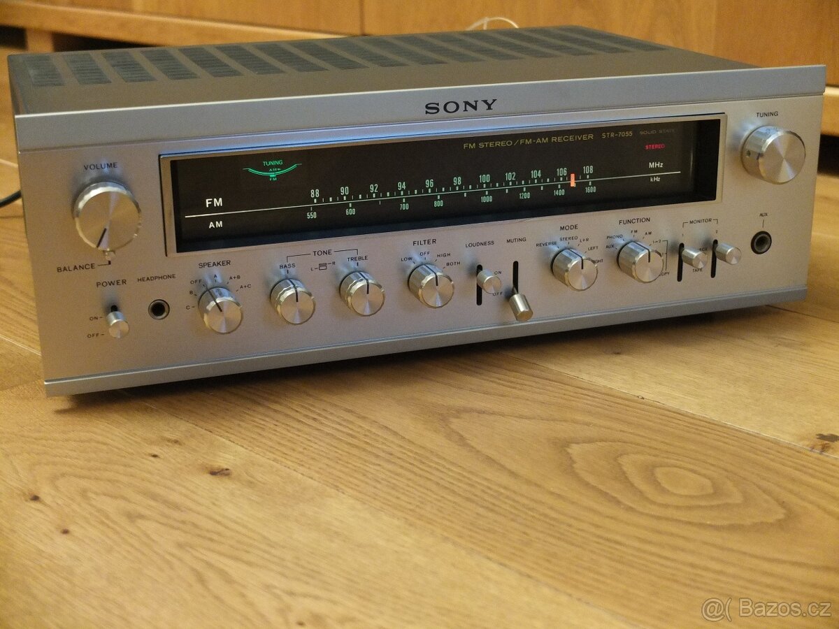 SONY STR-7055 FM/AM stereo přijímač (1972-76)