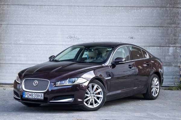 Jaguar XF 2.2D i4 Premium Luxury Automat EDITION