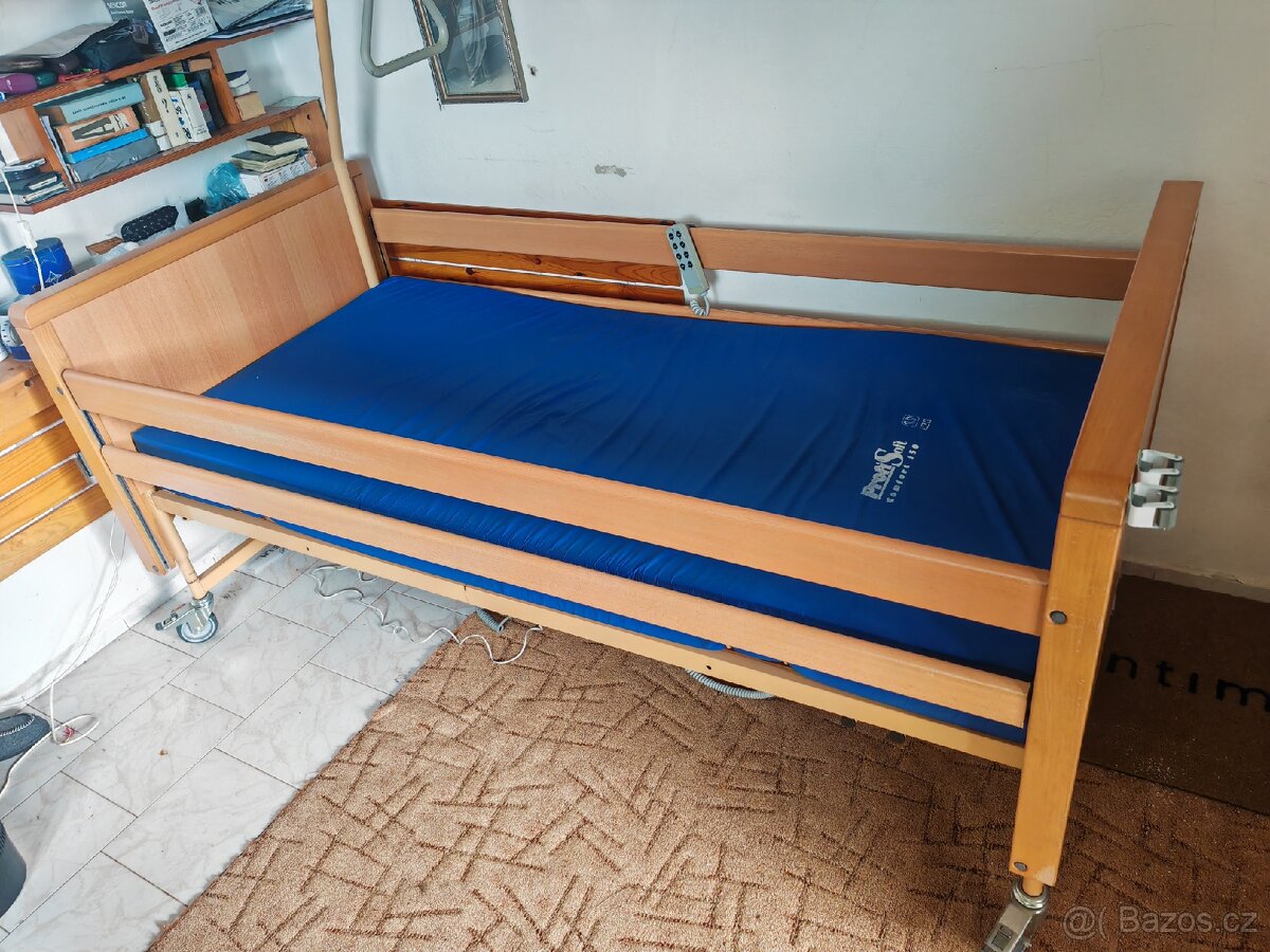 Zdravotní polohovací postel s matraci