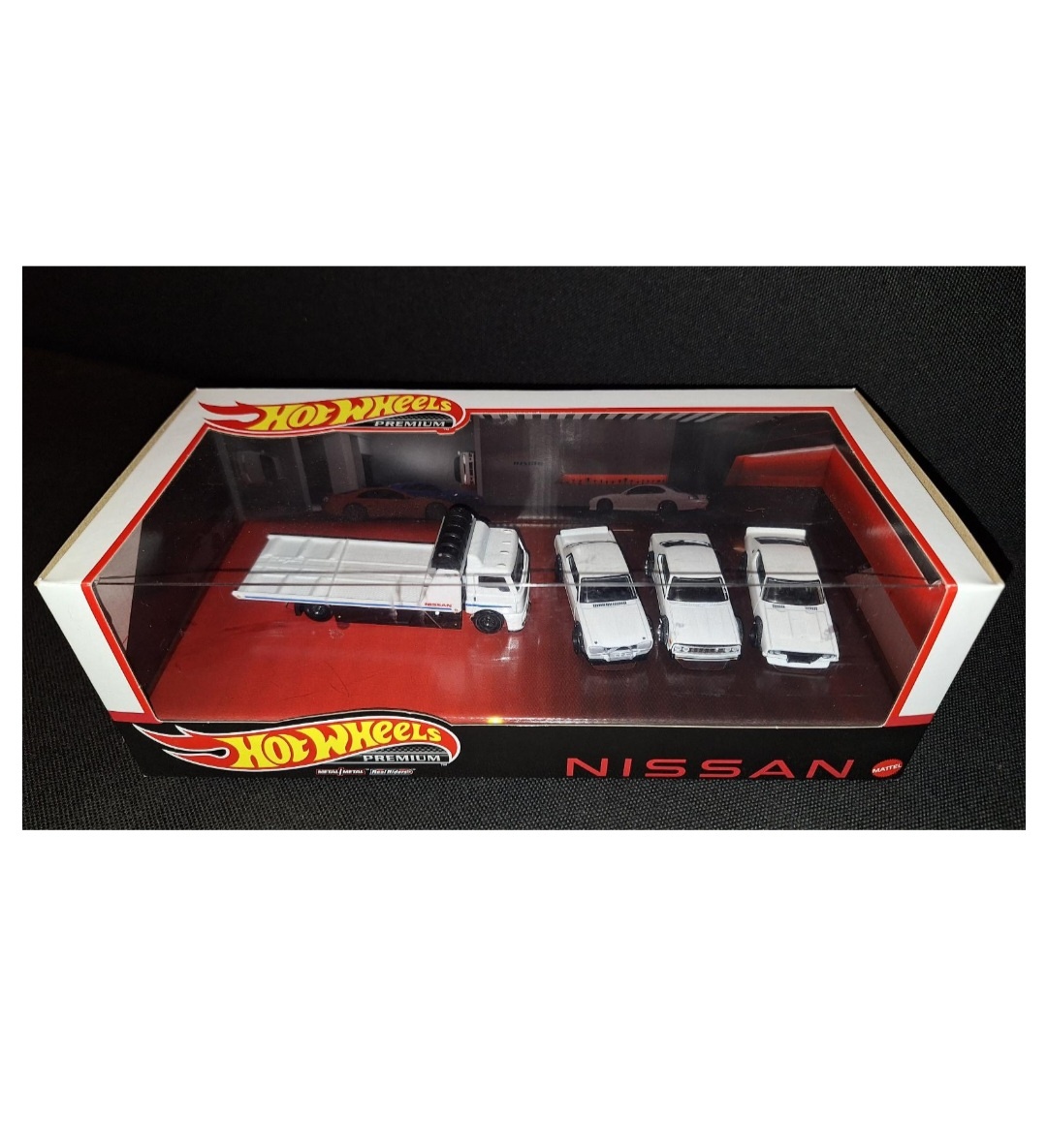 Hot Wheels Premium Nissan diorama