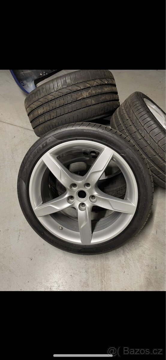 kola ferrari 5x114.3 r19