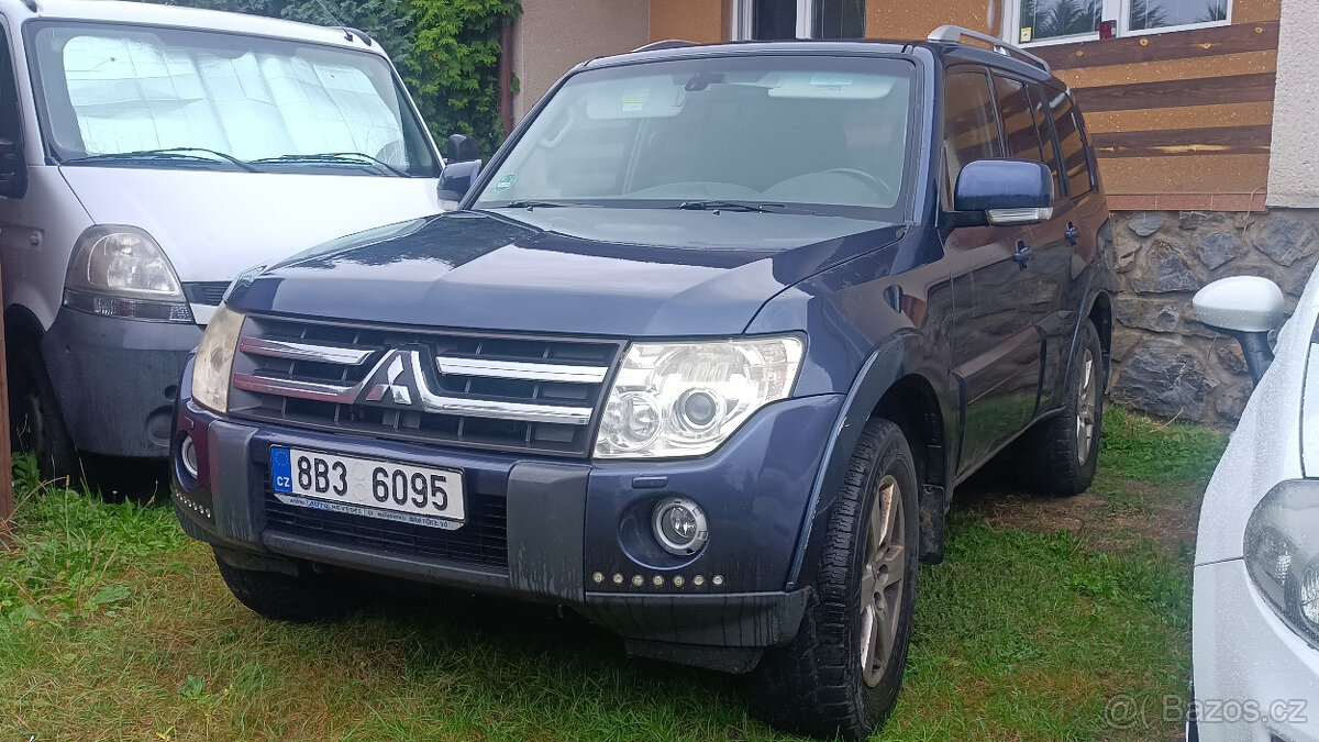 Mitsubishi Pajero 3.2 DID 4WD manuál, ČR.