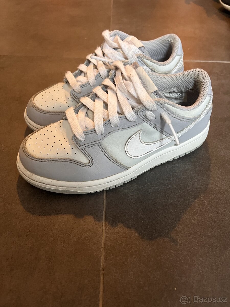 Kožené tenisky Nike Dunk Low Grey vel. 33