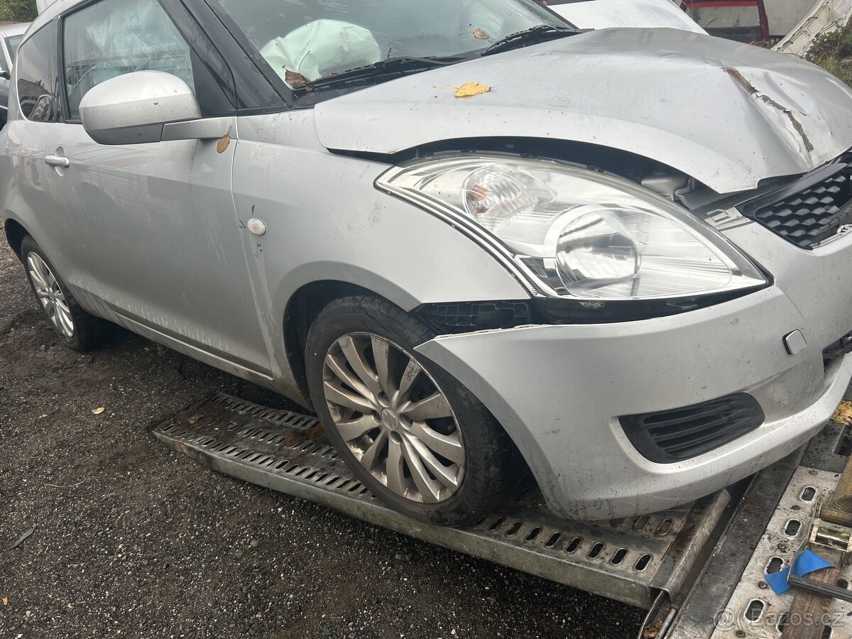 Suzuki swift 1.2 rok 2012 dily