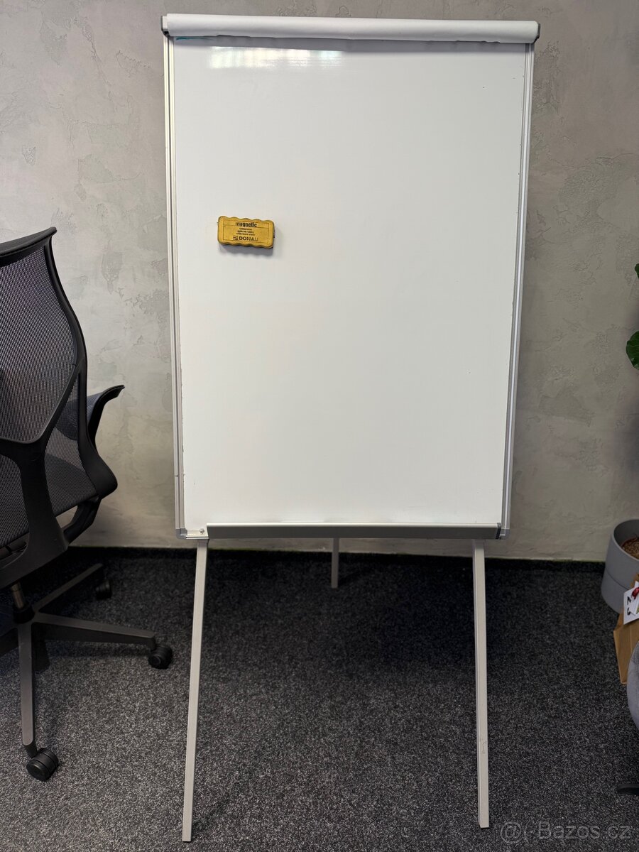 Flipchart - magnet tabule a prostor na papír