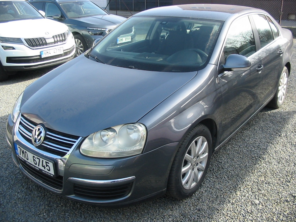 Jetta 1.9 TDI 77 kW,přední+zadní kamera