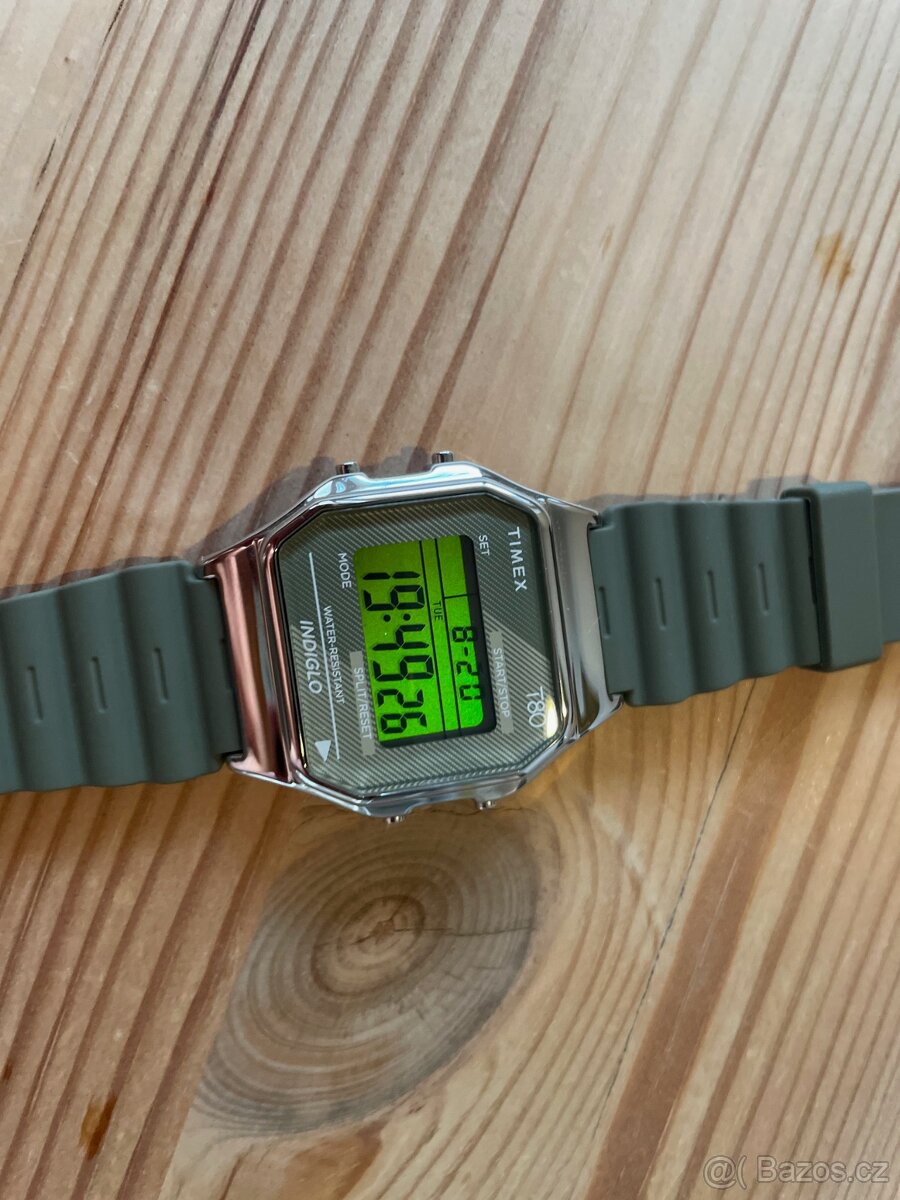 Hodinky TIMEX T80 TW2V41100 Khaki