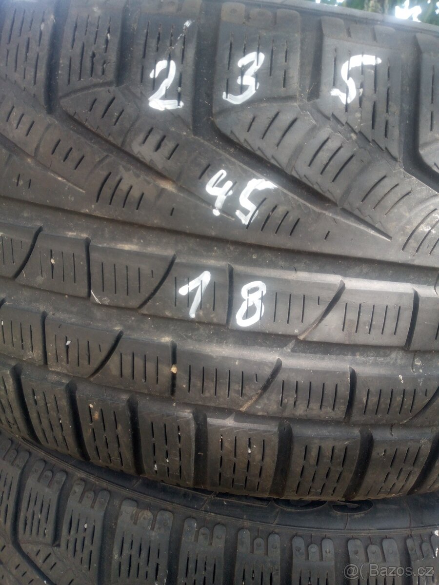 zimní 235/45R18