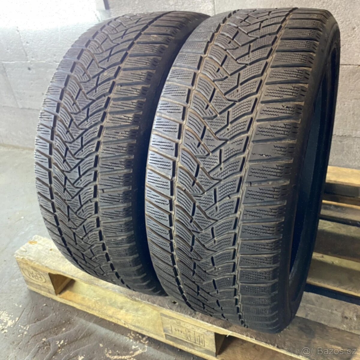 Zimní pneu 235/45 R18 98V Dunlop 6,5-7mm