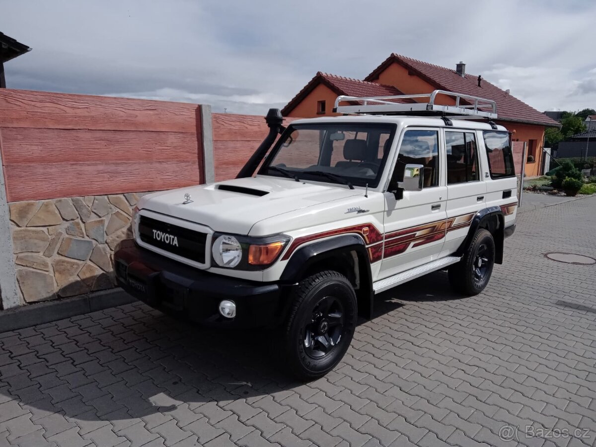 Land Cruiser 76 HZJ 4,5TD V8, 70TH ANNIVERSARY Black Edition