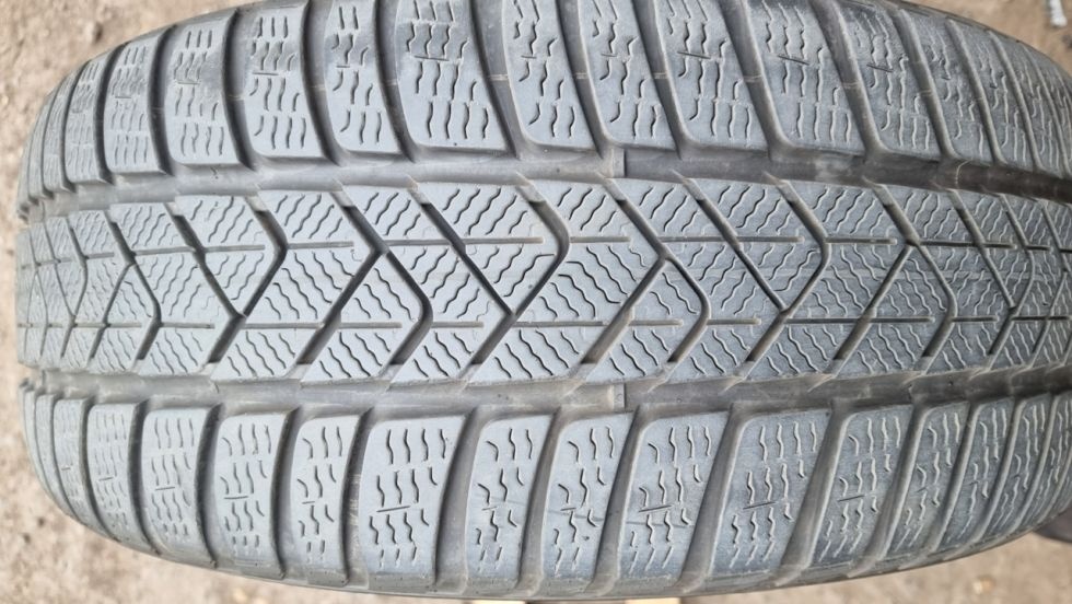 Zimní pneumatika 225/45/18 Pirelli