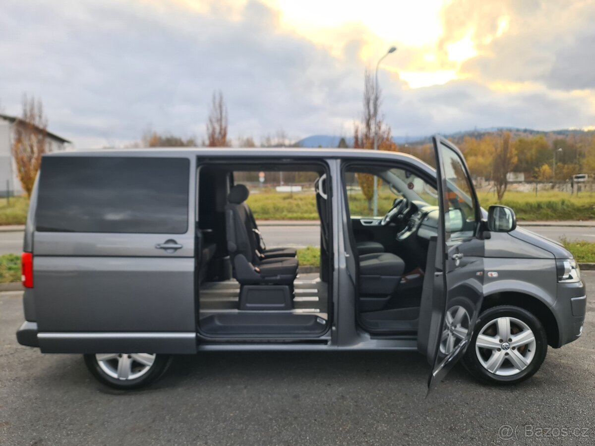 VW MULTIVAN 2.0 TDi 103-KW COMFORTLINE DSG SERVISKA RV 2013