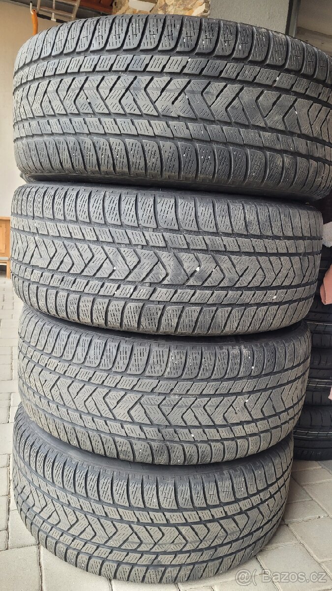 Prodám zimní pneu 285/45 R20