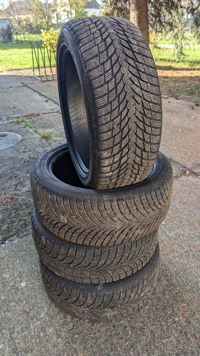 Zimní pneu 235/45R18