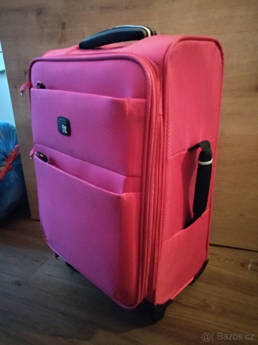 Cestovní kufr pro holky a ženy
