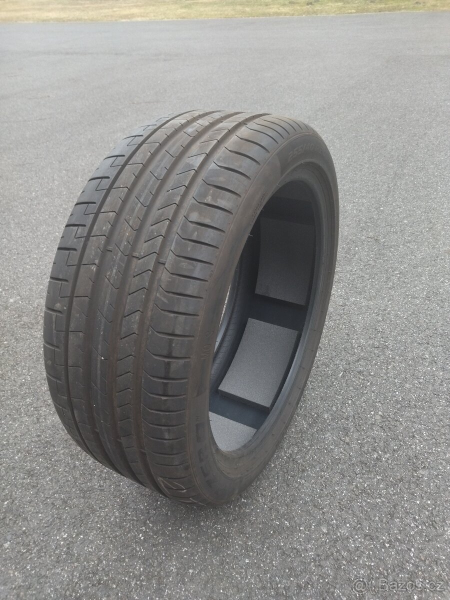 Pirelli P ZERO 255/40 R20  101Y