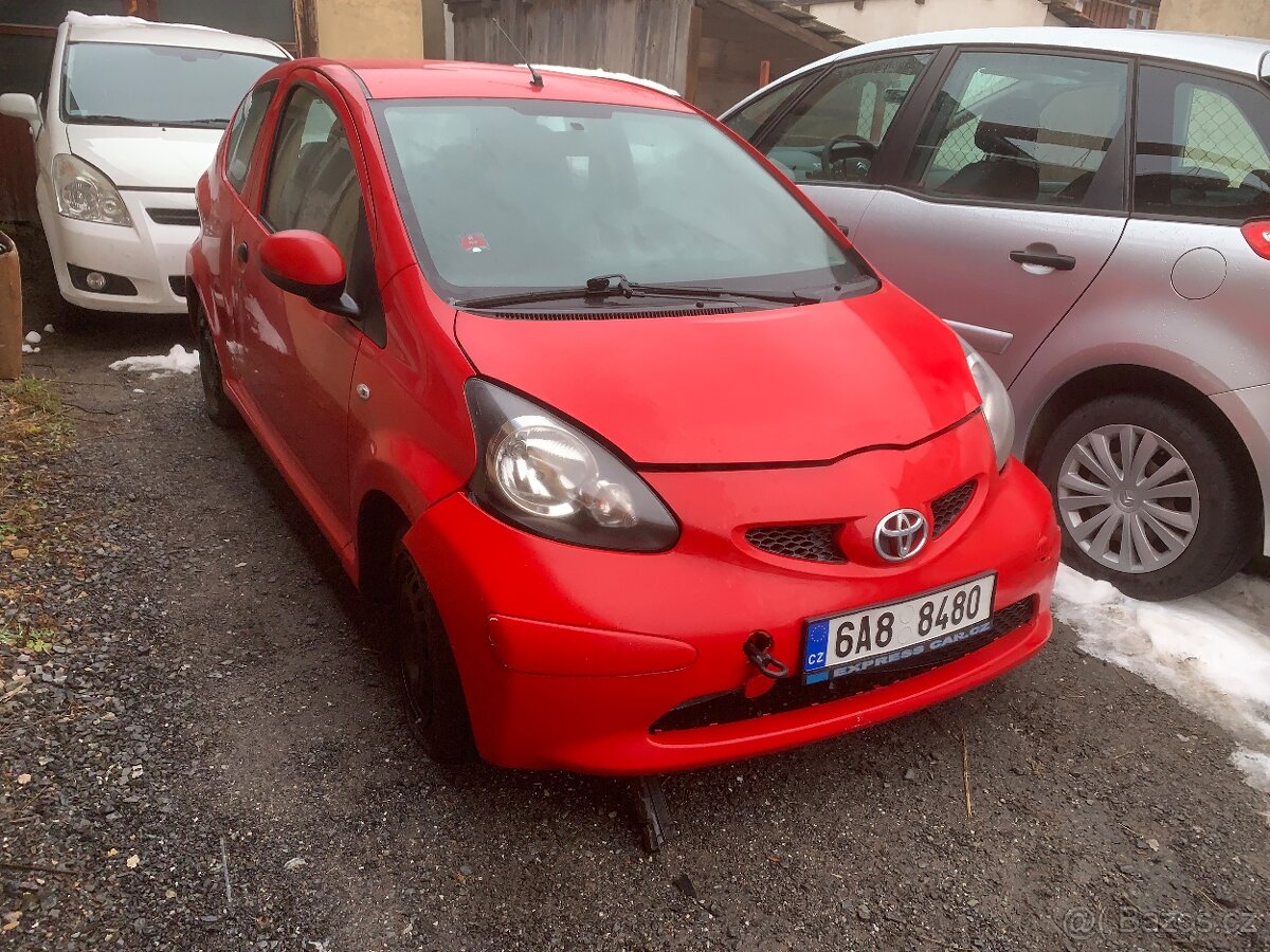 toyota aygo 1.0-50kw,r.v.2007 náhradní díly