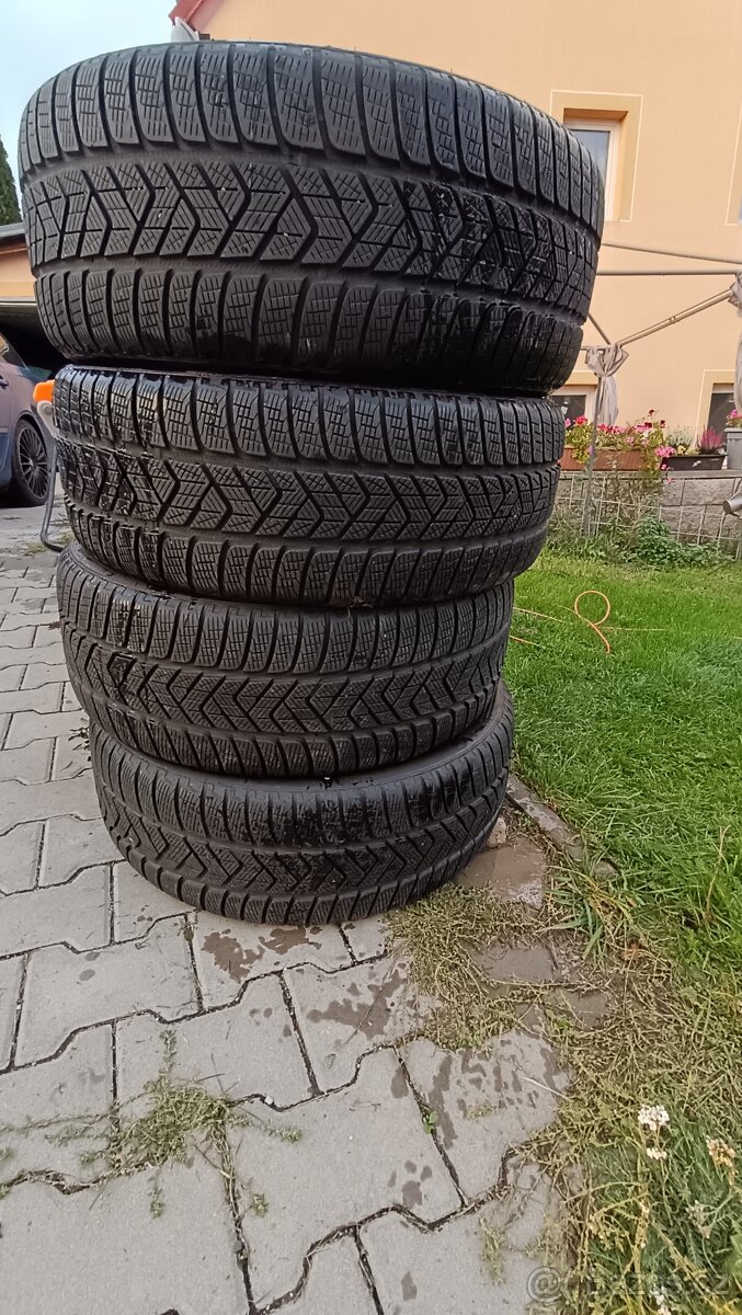 Pneu Pirelli scorpion prodám 4 pneu Pirelli scorpion vzorek