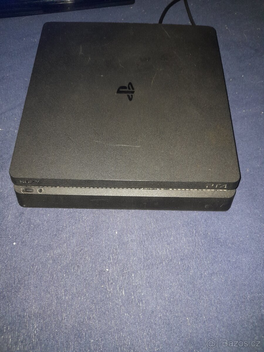 Playstation 4 z volantem