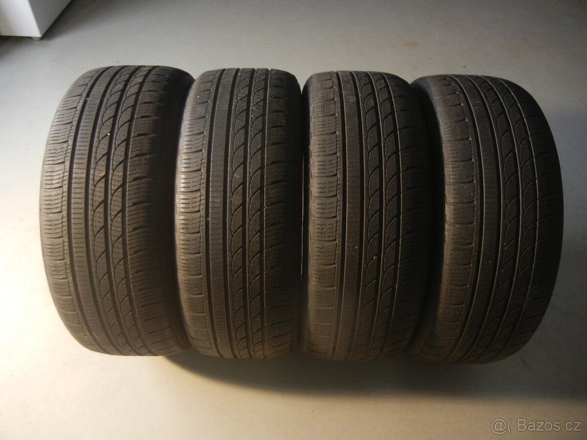 Zimní pneu Tracmax 215/55R17